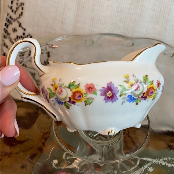 Gorgeous delicate creamer and sugar bone China set - Picture 2 of 7